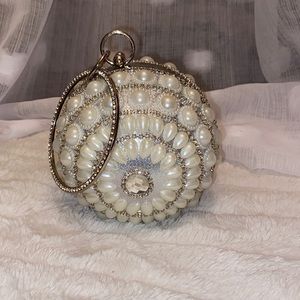 Shoulder wristlet diamond and petal circular bag